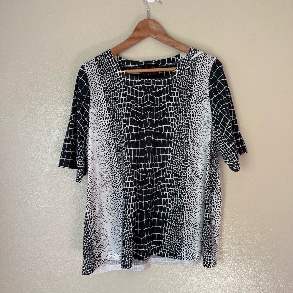 FRENCH BLUE Women's Short Sleeve Top